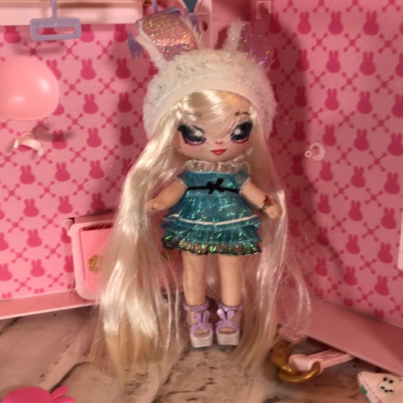 Na! Na! Na! Surprise! Doll and pink bunny case - Picture 2 of 13